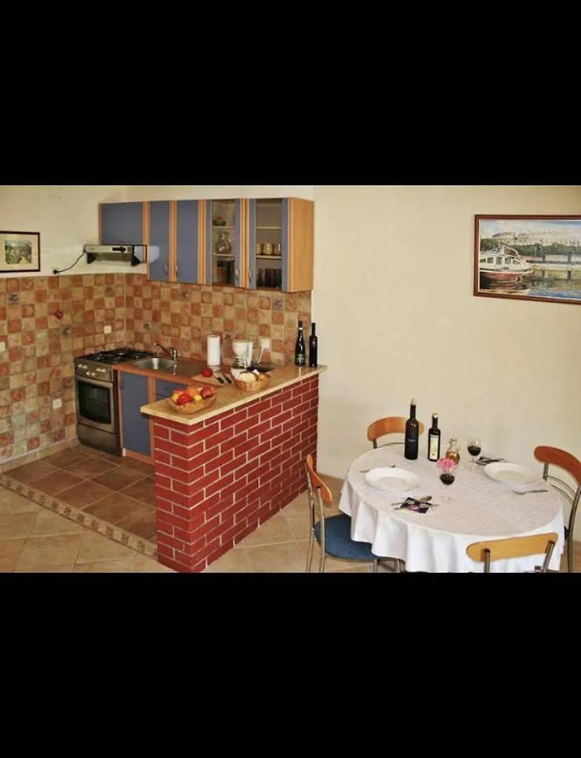 Apartment A2 Peroj 0*,